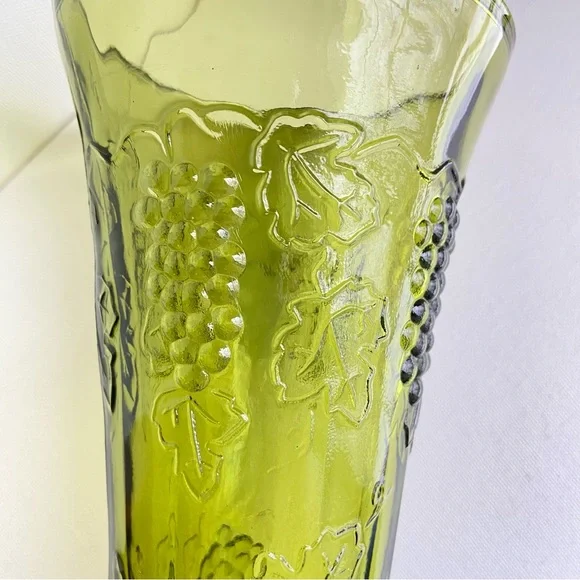 Vintage Indiana Glass pedestal vase in green Harvest Grape pattern 7.5 inches - Picture 2 of 10